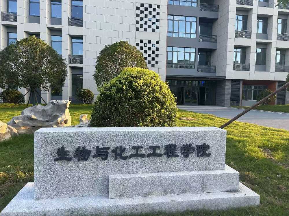 沙坡头区扬州职业大学体育场高杆灯项目